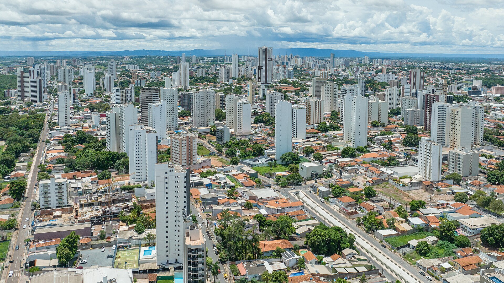 Foto real de referência turística de Cuiabá, Brasil