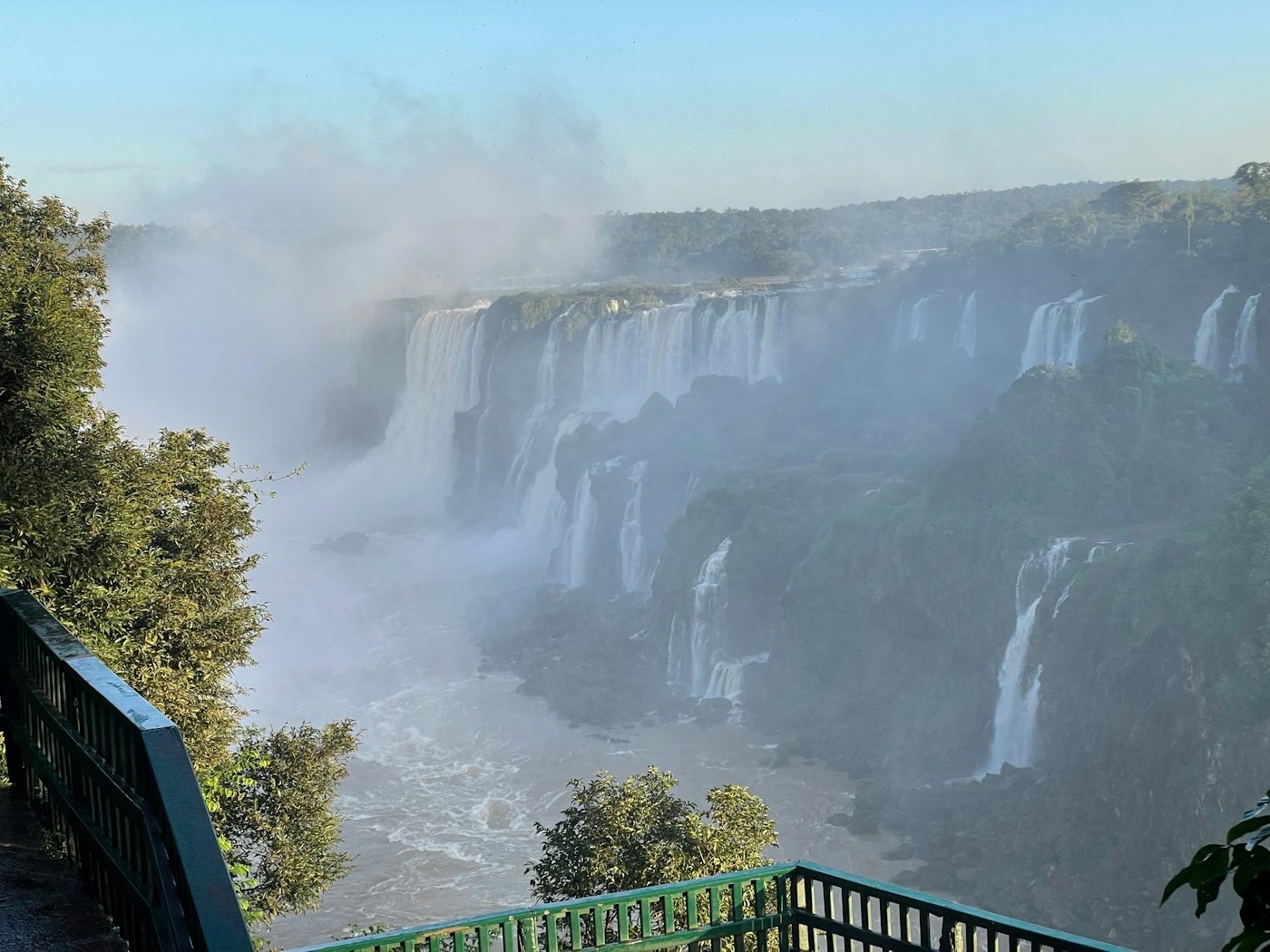 Cataratas do Iguaçu com grande volume de água