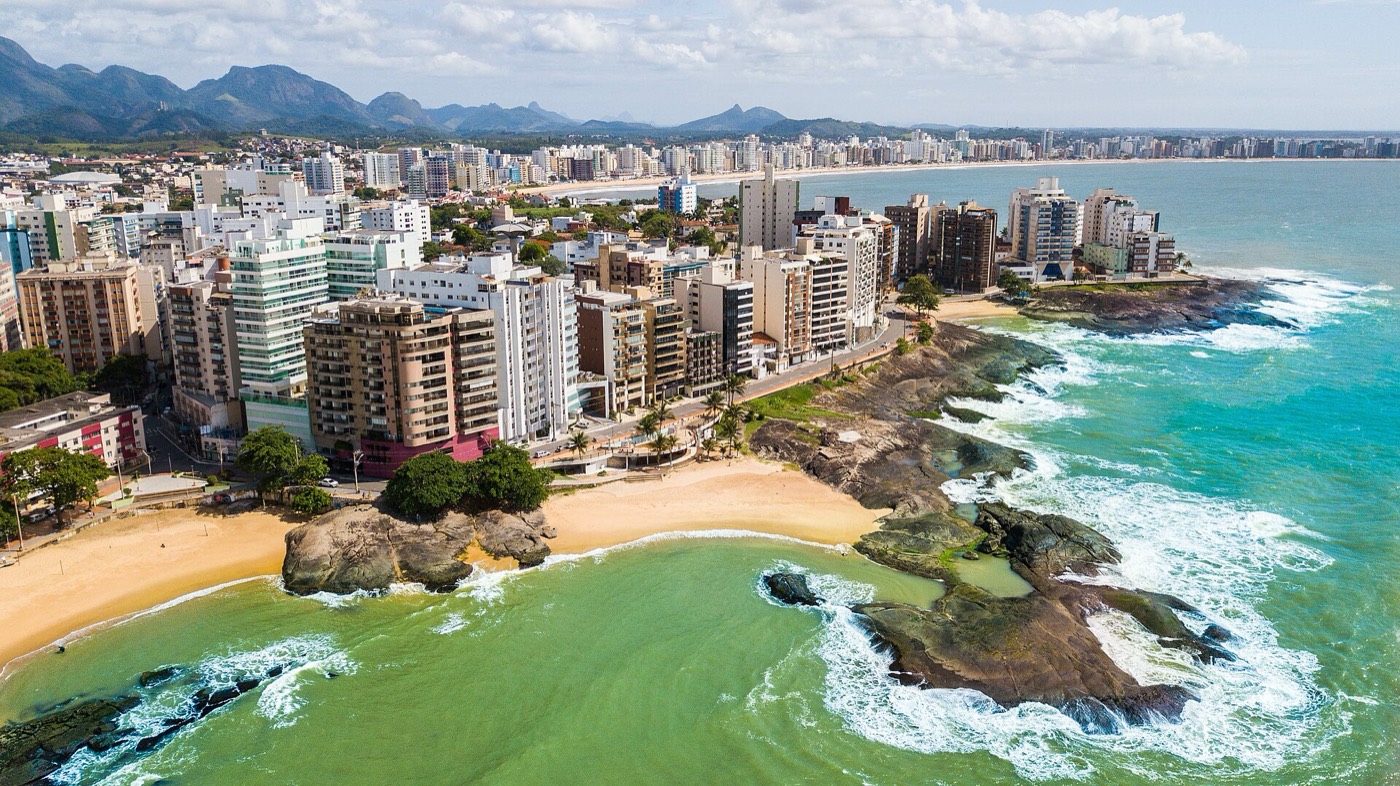 Foto real de referência turística de Guarapari, Brasil