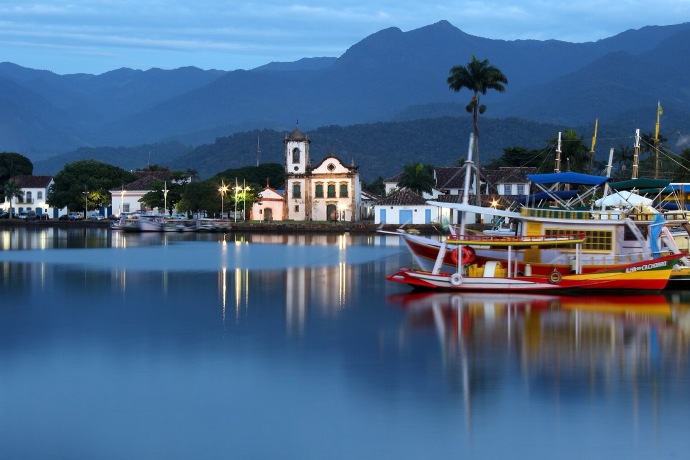 Foto real de referência turística de Paraty, Brasil